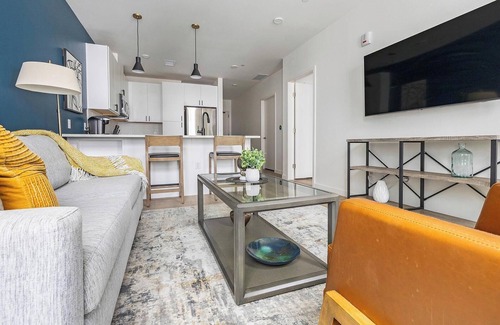 Civic Center Apartment | Landing at akin Golden Triangle - 1 Bedroom in .