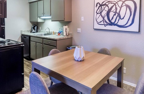 South Tulsa Apartment | Landing at Echo Trail Apartments - 1 Bedroom in.