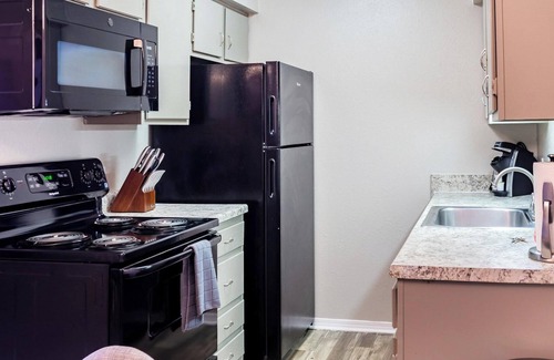 South Tulsa Apartment | Landing at Echo Trail Apartments - 1 Bedroom in.