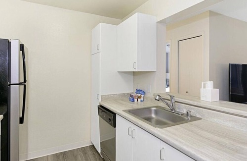 Kent Apartment | Landing at Signature Pointe - 1 Bedroom in Downtown Kent