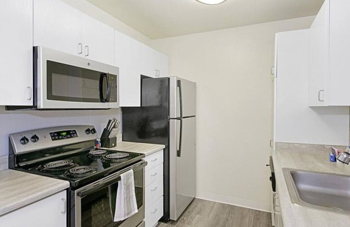 Kent Apartment | Landing at Signature Pointe - 1 Bedroom in Downtown Kent