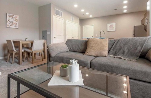 Chesterfield Apartment | Landing at The Parq at Chesterfield - 1 Bedroom.