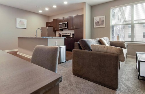 Chesterfield Apartment | Landing at The Parq at Chesterfield - 1 Bedroom.
