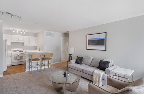 West Dundee Apartment | Landing at The Villages at Canterfield - 1 Bedr.