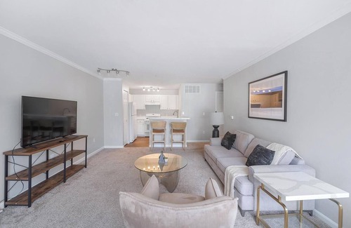 West Dundee Apartment | Landing at The Villages at Canterfield - 1 Bedr.