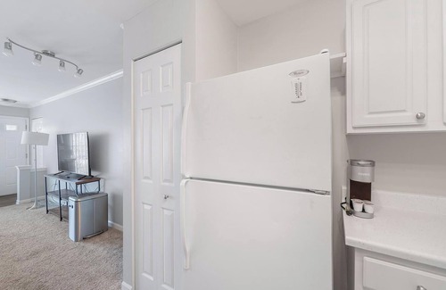 West Dundee Apartment | Landing at The Villages at Canterfield - 1 Bedr.