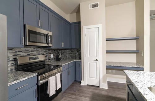 Nassau Bay Apartment | Landing | Beautiful 2BD, Gym, Pool