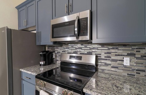 Nassau Bay Apartment | Landing | Beautiful 2BD, Gym, Pool