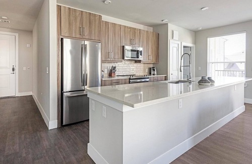 Katy Apartment | Landing | Beautiful 2BD, Pool, Gym