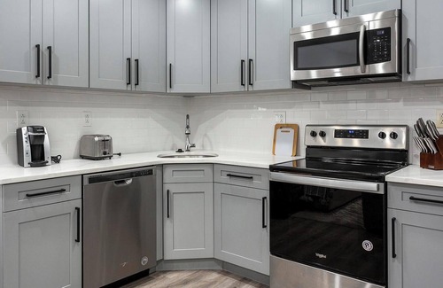 Spruce Hill Apartment | Landing | Beautiful 2BD, Gym