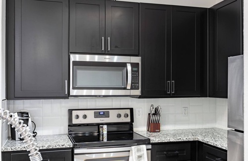 Austin Apartment | Landing | Incredible 1BD, Gym, Courtyard