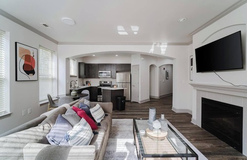 Corryville Apartment | Landing | Modern 2BD, Clubhouse, Gym