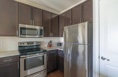 Katy Apartment | Landing | Spectacular 1BD, Clubhouse, Courtyard