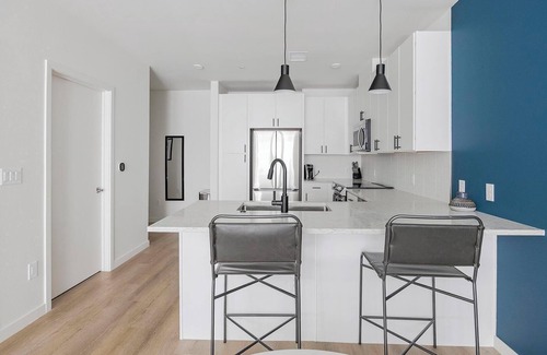 Civic Center Apartment | Landing | Spectacular 1BD, Gym, Rooftop Lounge