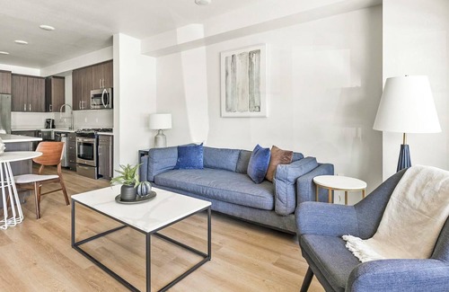 Hayden Island Apartment | Landing | Stunning 1BD, Gym, Pool