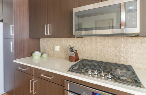 Houston Apartment | Landing | Stylish 1BD, Tennis Court, Gym