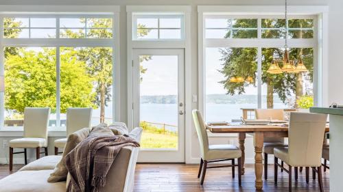 Langley House | Langley by the Sea by AvantStay Panoramic Vistas