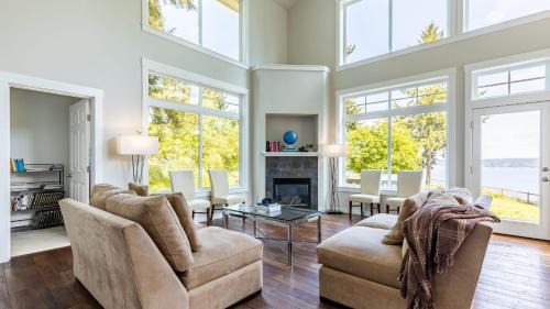 Langley House | Langley by the Sea by AvantStay Panoramic Vistas