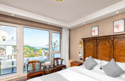 Laoshan Hotel | Laoshan Swan Castle Immortal Residence bathing pool Health Garden B&B