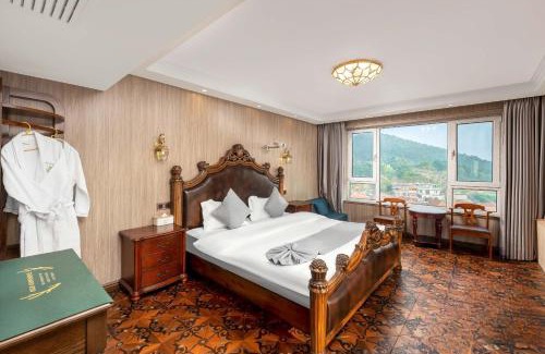 Laoshan Hotel | Laoshan Swan Castle Immortal Residence bathing pool Health Garden B&B