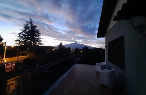 San Giovanni la Punta House | Lapilli Holidays, Accogliente 1P Villetta Bifam con Meravigliosa Vista Dell'etna