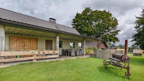 Haademeeste House | Lapite