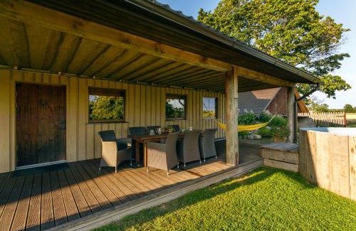 Haademeeste House | Lapite