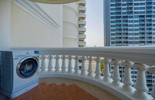 North Pattaya Condo | Large 1 BR Beachfront