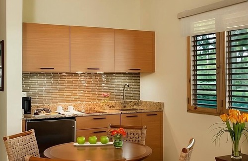 Carenero Apartment | Large 1BR Unit with Kitchenette & Balcony w/Caribbean Sea Views! Pools & Spa!