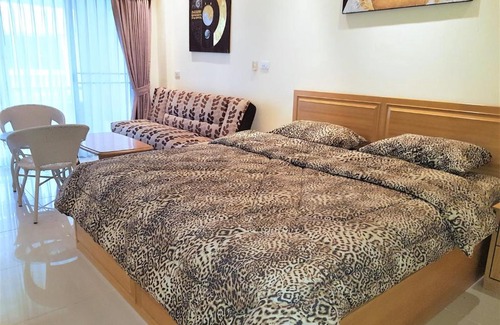 Na Kluea House | Large 1st floor studio condo at Baan Suan Lalana