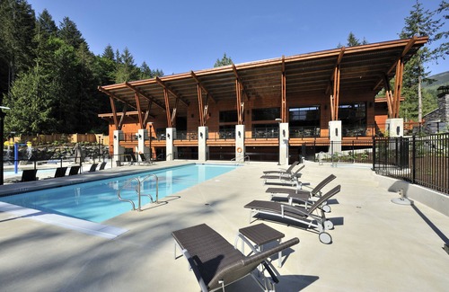 Lindell Beach Cottage | Large 3 Bedroom Cottage with Resort Like Amenities