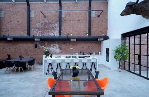 Leamington Spa Condo | Large 4000 sq ft Loft Style 4 Bedroom Apartment