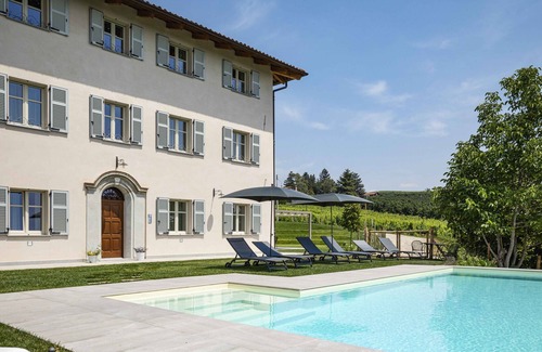 Cherasco House | Large accommodation 4 in an ancient country house with swimming pool + balcony