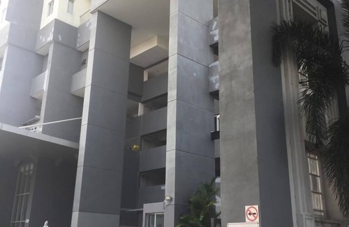 Colombo 02 Apartment | Large and spacious uncluttered bed rooms for comfort