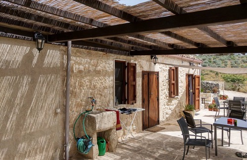 Buscemi House | Large apartment in a country house with 3 apartments and pool. App.1