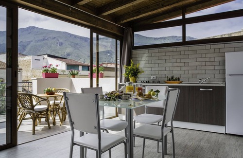 Villa Grazia di Carini Apartment | Large apartment with air conditioning, Wi-Fi 3 bedrooms 3 bathrooms sleeps 11