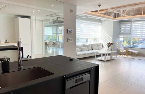 Chunghyeon-dong Condo | Large Apt. Urban View. Gwang Hwa Mun - City Hall