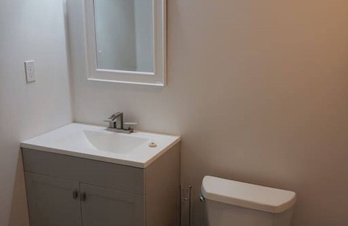 East Credit House | Large Basement apartment Near Sq One Mississauga