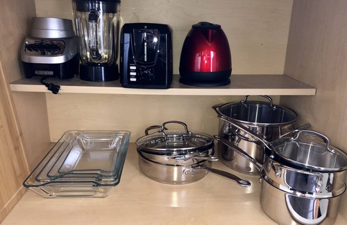 West End Apartment | Large, Bright and Quiet Top Floor Studio Apartment