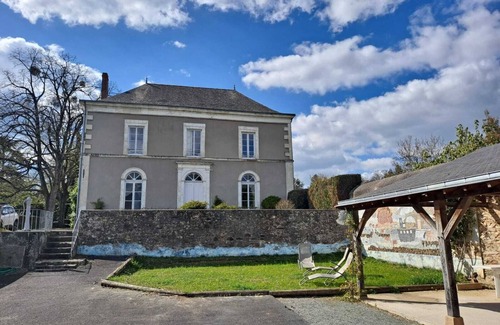 Chambellay House | Large, charming riverside gîte.