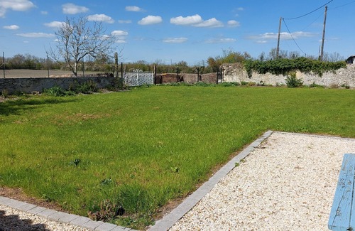 Marans Cottage | Large country gîte for 18 people