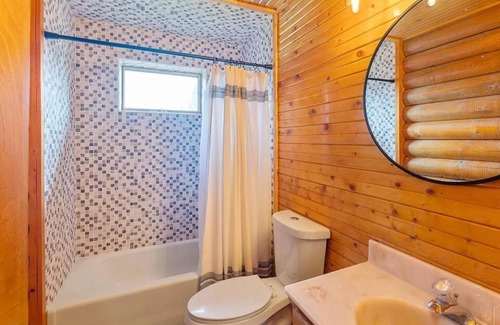 Mammoth Creek House | Large Elegant Reunion Cabin by Lake and Ski Resort