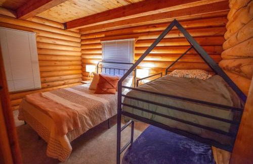 Mammoth Creek House | Large Elegant Reunion Cabin by Lake and Ski Resort