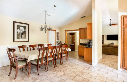 Lake Elsinore House | Large family Gathering? Have them all under one roof in this beautiful setting