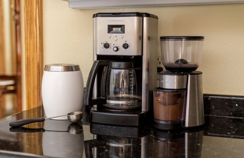 Lake Elsinore House | Large family Gathering? Have them all under one roof in this beautiful setting