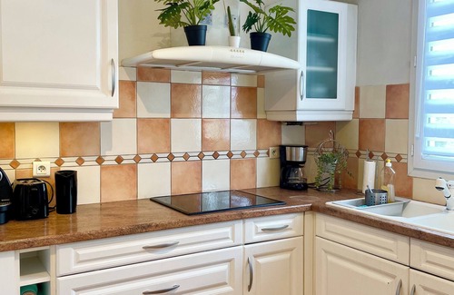 Cachan Apartment | Large family home, close to transport and shops, 7 min Paris, free parking