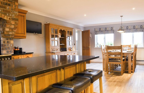Dearham Cottage | Large family home ideal for a special occasion or family get together.