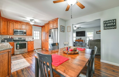 Halfway House | Large Family Home: 5 Mi to Dtwn Hagerstown!
