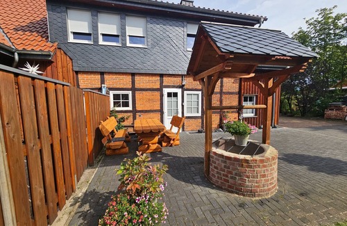 Wienhausen Apartment | Large guest apartment with terrace and gardenPet-friendly