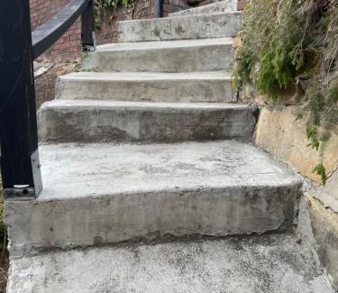 West Hobart House | Large house close to the city tranquil setting